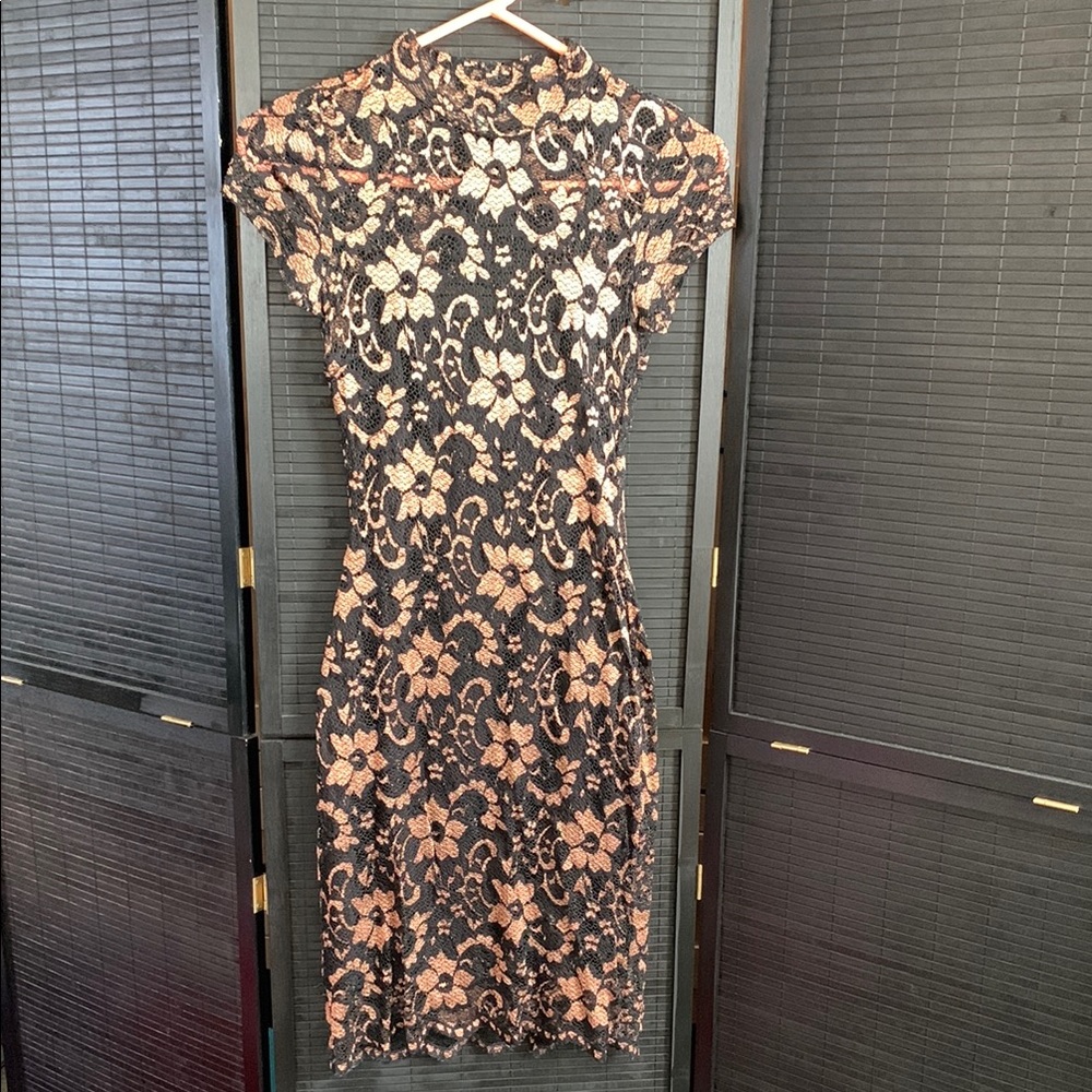 Almost Famous Gold and Black Sheath Midi Bodycon Dress Mock Neck Cap Sleeve